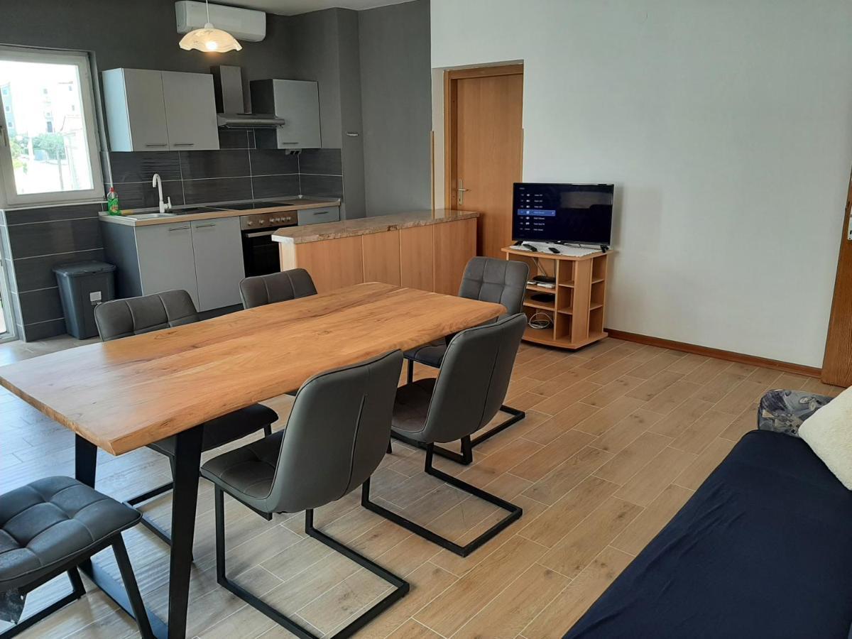 Apartments Tina Omis Luaran gambar