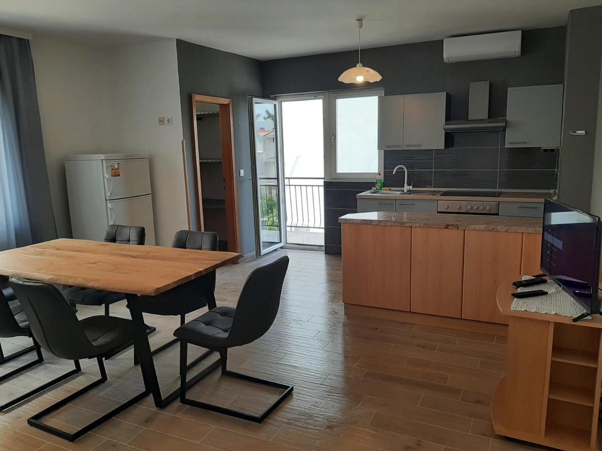 Apartments Tina Omis Luaran gambar